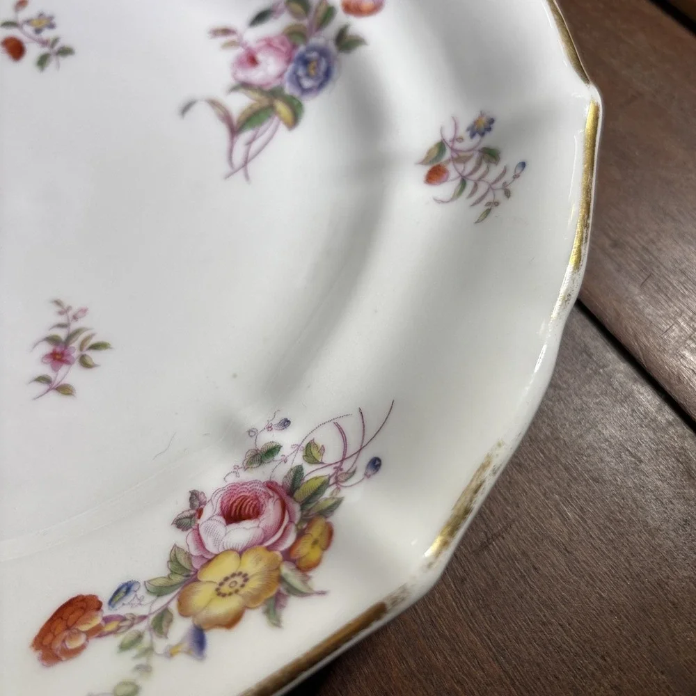 Vintage Porcelain Plates Lot If Two. Floral,‎ Gold Trim. 8.5 Inches.
